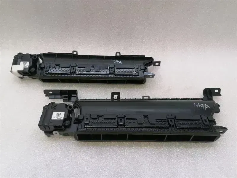 Tesla Model 3 TESLA MODEL 3 LONG RANGE AIR VENT SET 1111597-00-B RIGHT HAND DRIVE RHD
