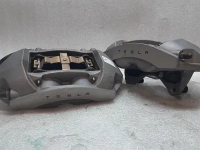 Tesla Model 3 Langstrecken-Bremssattel vorne 1044622-00-F Vorderer Bremssattel