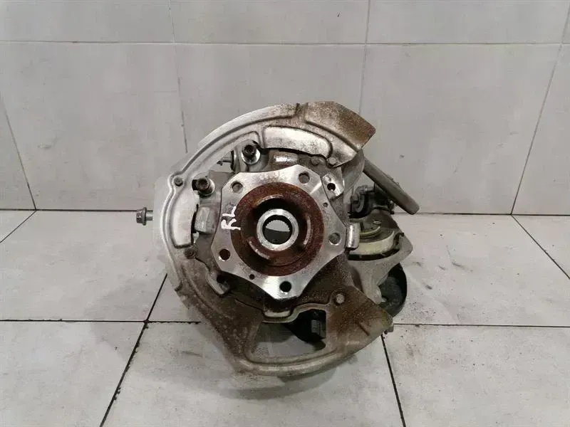Audi e-tron GT (FW) Audi E-Tron GT Left Rear Hub 971505435J Wheel Bearing Housing Rear Left Body type: Hatchback
Fuel: ELECTRIC