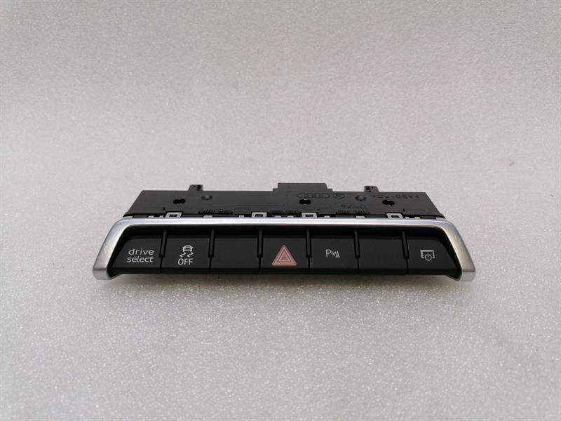 Audi e-tron GT (FW) Audi E-Tron GT Switch Block 4J3925301 Switch Hazard PDC Body type: Hatchback
Fuel: ELECTRIC