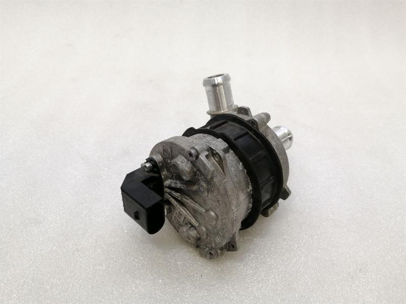 Audi e-tron GT (FW) Audi E-Tron GT Additional Cooling Pump 9J1965567F Coolant Pump Pump Body type: Hatchback
Fuel: ELECTRIC