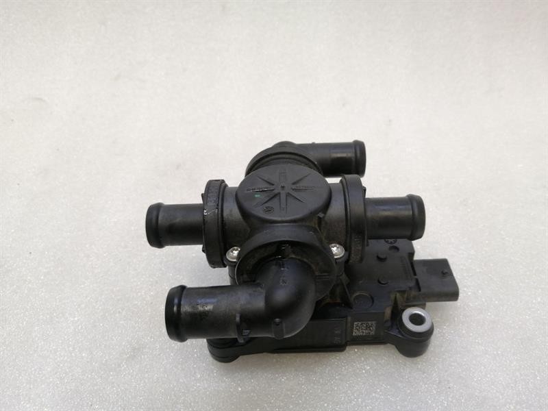 Audi e-tron GT (FW) Audi E-Tron GT heater valve 9J1906459A heater valve Body type: Hatchback
Fuel: ELECTRIC
