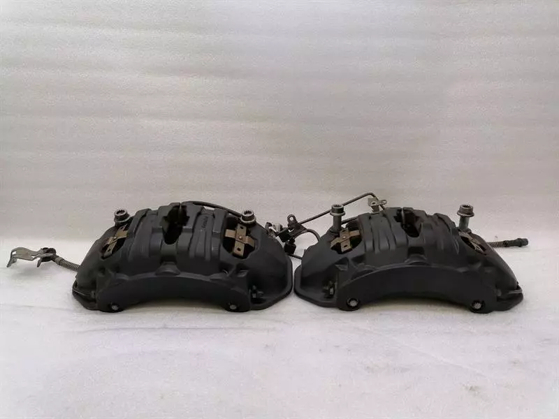 Audi e-tron GT (FW) Audi E-tron GT front brake caliper set 4J3615105N front caliper set BRAKE Body type: Hatchback
Fuel: ELECTRIC