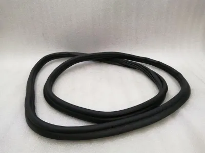 Porsche Taycan 9J båtlockstätning 9J1827705 baklucka gummi
