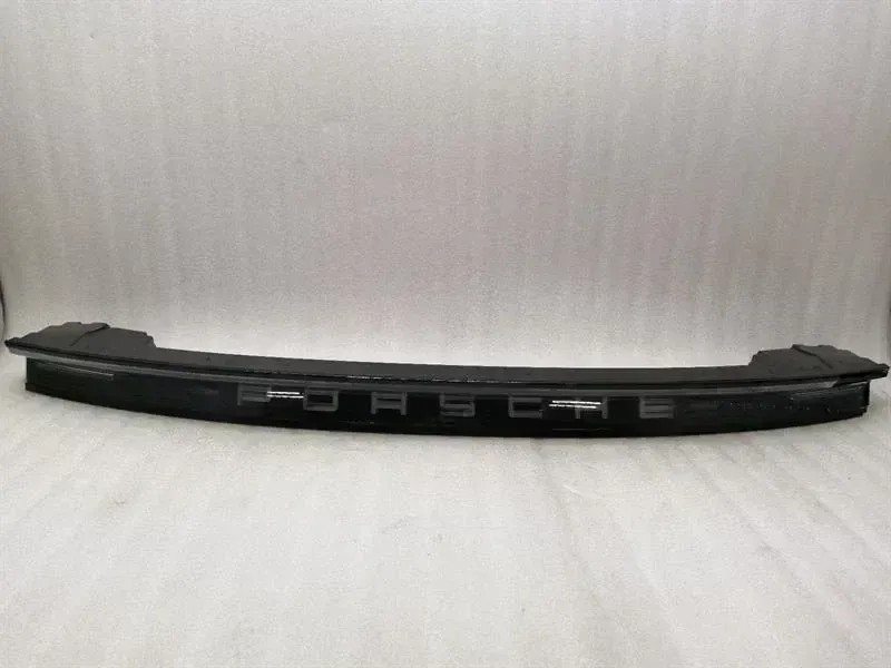 Porsche Taycan Porsche Taycan 9J Stop Light Strip 9J1945081K Brake Light! FAULTY! Body type: Saloon
Fuel: ELECTRIC
