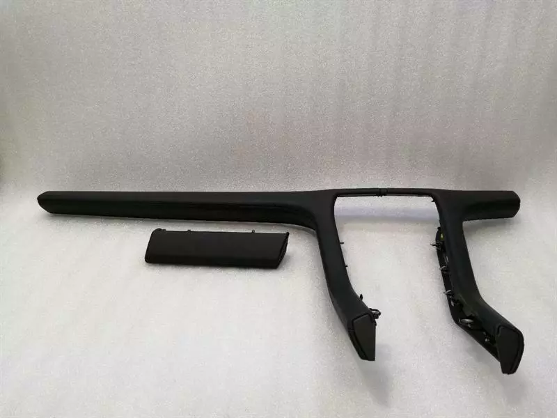 Porsche Taycan Porsche Taycan 9J Dashboard Cover Set LEATHER 9JA857005D RHD RIGHT HANDLEBAR Body type: Saloon
Fuel: ELECTRIC