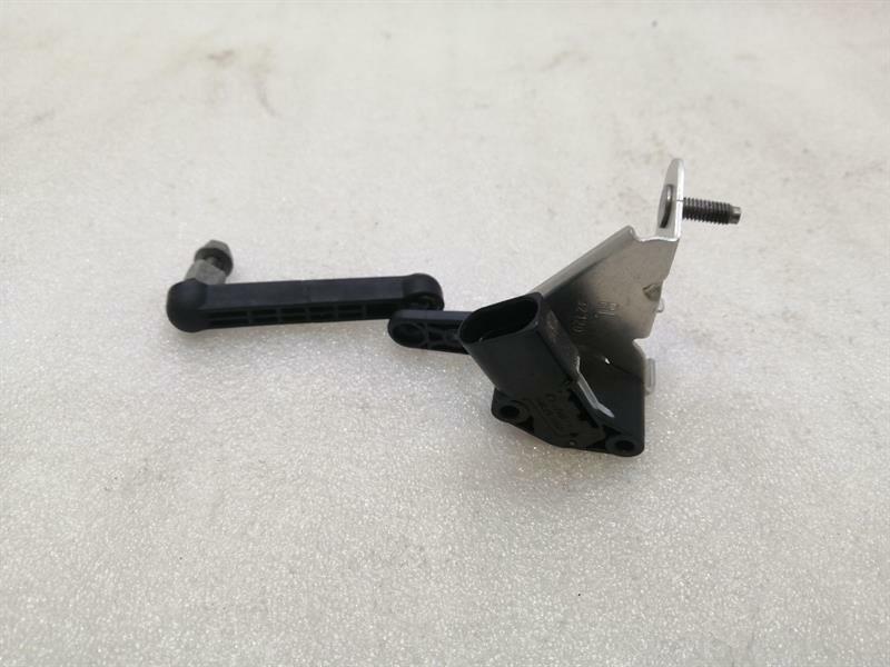Tesla Model 3 2017-... Tesla Model 3 Rear Left Level Sensor 1044971-00-C Level Sensor Rear Left