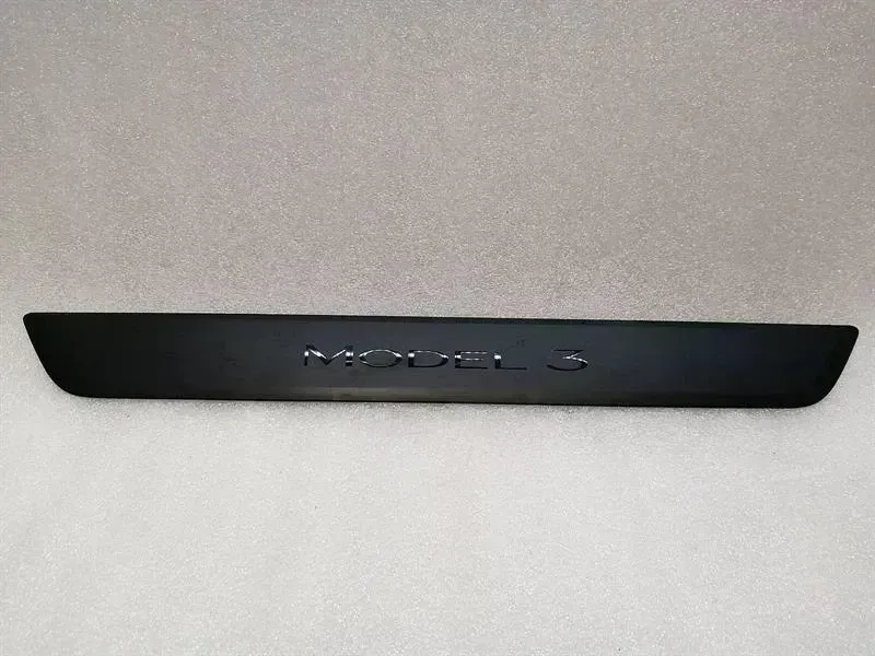 Tesla Model 3 Tesla Model 3 Front Left Door Sill 1504763-00-B Door Sill Trim Front Left Body type: Hatchback
Fuel: ELECTRIC