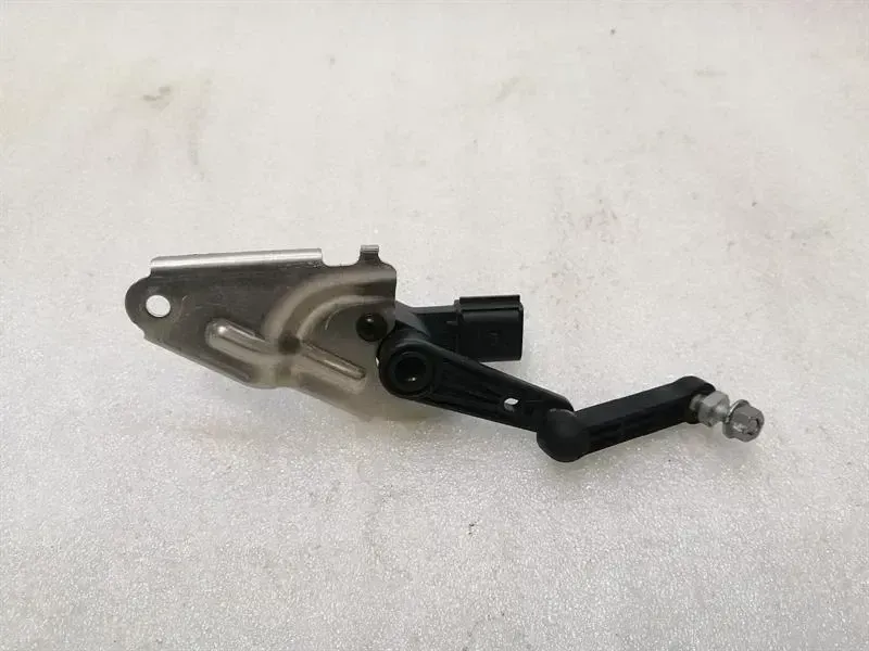 Tesla Model 3 2017-... Tesla Model 3 Front Left Level Sensor 1044941-00-B Level Sensor Front Left