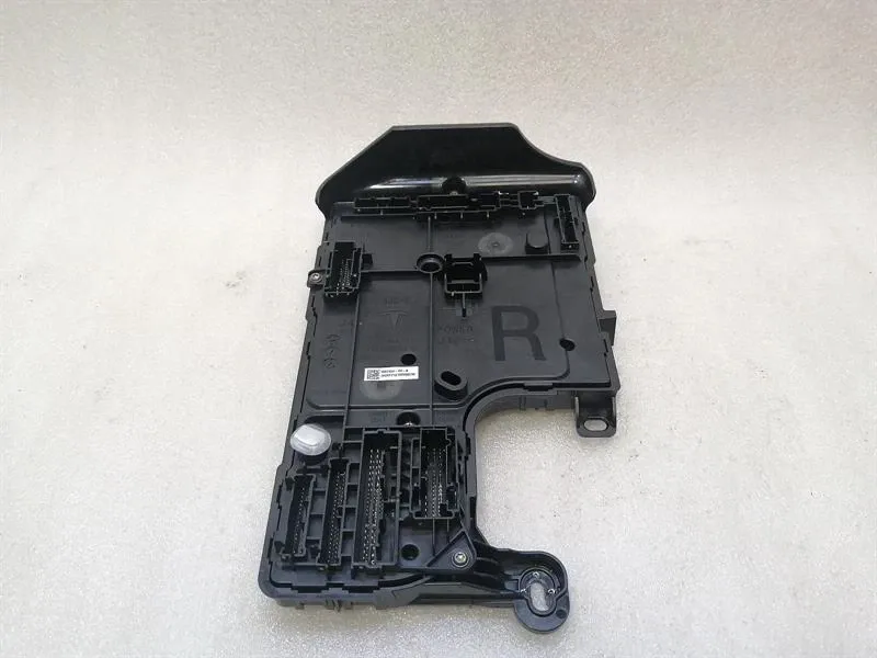 Tesla Model 3 Premium Body Control Module 1567454-00-B ECU BCM RIGHT