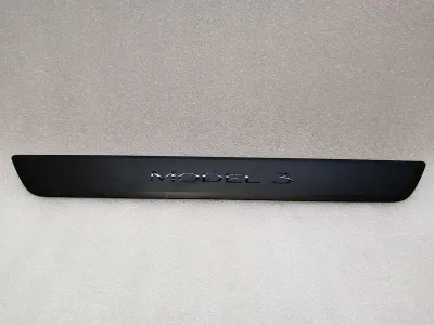 Seuil de porte avant gauche Tesla Model 3 1504763-00-B Garniture de seuil de porte avant gauche