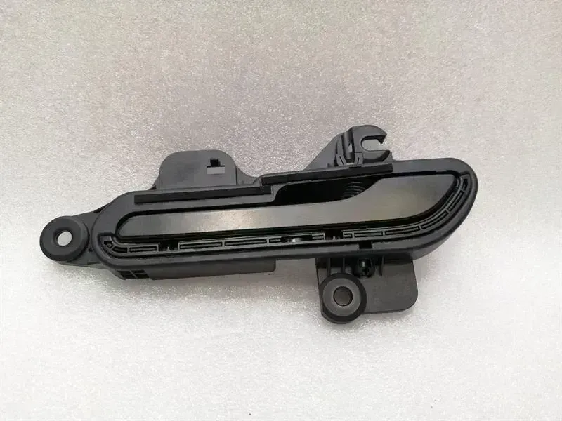 Tesla Model 3 Tesla Model 3 Front Left Door Handle 1528114-00-C Door Handle Front Left Body type: Hatchback
Fuel: ELECTRIC