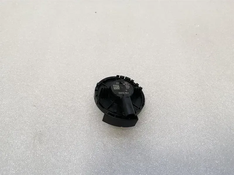 Tesla Model 3 Tesla Model 3 Long Range Crash Sensor 1036762-00-A Impact Sensor SRS Body type: Hatchback
Fuel: ELECTRIC