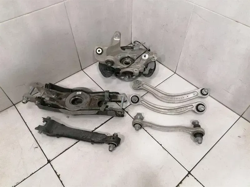 Mercedes-Benz EQC (N293) Mercedes EQC N293 Right Rear Hub A2133503205 Wheel Bearing Housing Rear Right Set Body type: SUV
Fuel: ELECTRIC