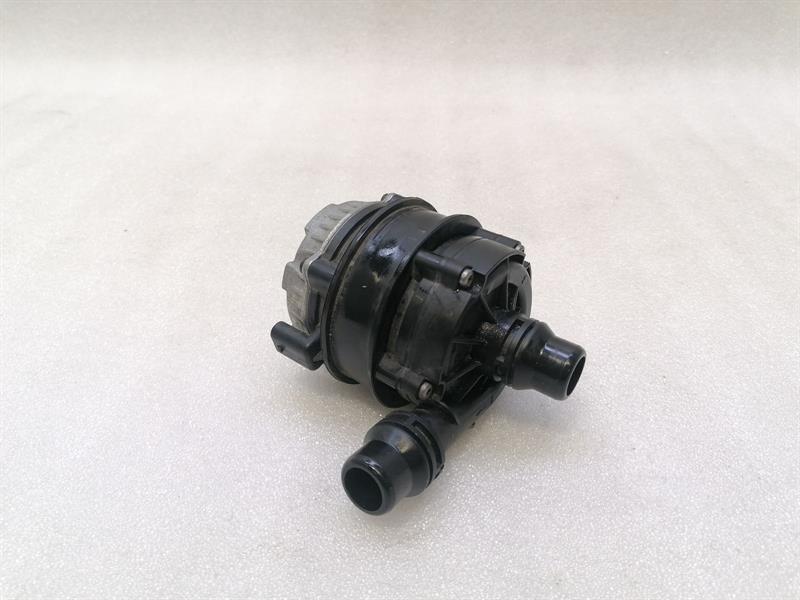 Mercedes-Benz EQC (N293) Mercedes EQC N293 additional cooling pump A0005002686 coolant pump pump Body type: SUV
Fuel: ELECTRIC