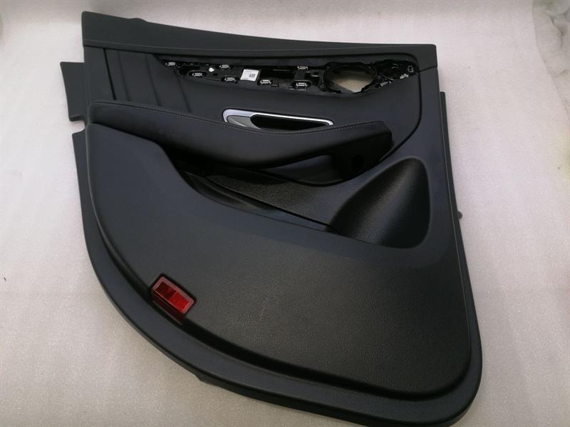 Mercedes-Benz EQC (N293) Mercedes EQC N293 door card rear left A2937300902 door panel rear left Body type: SUV
Fuel: ELECTRIC