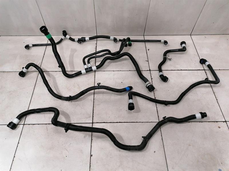 Tesla Model 3 Tesla Model 3 Cooling Pipe Set 1126916-00-C Cooling Water Hose Hose Kit Body type: Hatchback
Fuel: ELECTRIC