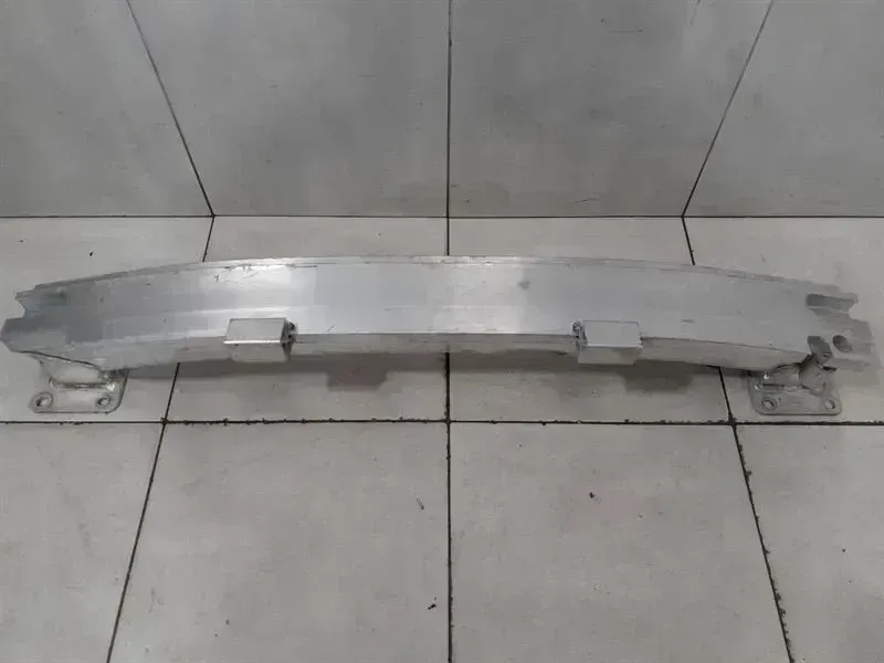 Porsche Taycan Porsche Taycan 9J rear bumper beam 9J0803184B rear bumper carrier Body type: Hatchback
Fuel: ELECTRIC