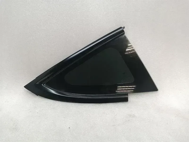 Tesla Model 3 Right Rear 1/4 Glass Tesla Model 3 Right Rear Quarter Glass 1514979-...
