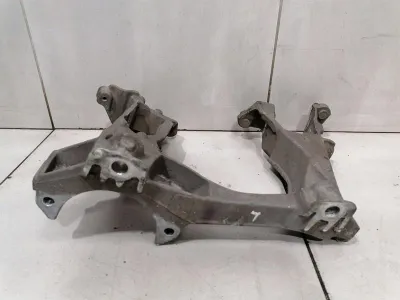 Porsche Cayman 987 Kreisais apakšrāmis Aizmugurējais 98733105124 Ass rāmis Aizmugurējais tilts Kreisais