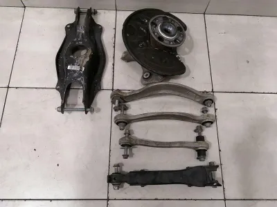 MERCEDES C43 AMG W205 Left Hub SET A2053508708 Wheel Bearing Housing Rear Left SET