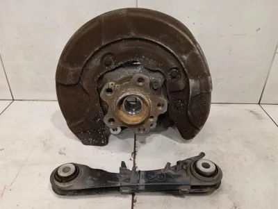BMW 7 Series G11 Right Rear Hub 6865662 Wheel Bearing Housing Rear Right