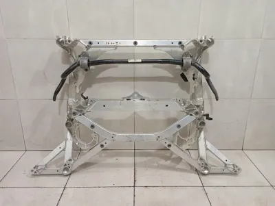 BMW 4 M4 G82 G22 RWD Poutre Sous-châssis Avant 31 11 8095645 Support d&#39;essieu avant