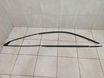 BMW 4 M4 G82 G22 Listwa boczna prawa 7482754 Zestaw listew bocznych prawych
