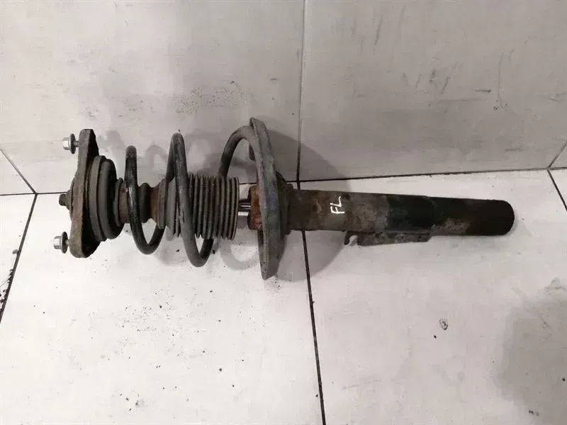 Porsche 911 (996) Porsche 911 996 Shock Absorber Front L/R 99634304136 Shock Absorber Front L/R Body type: Coupe
Fuel: Petrol