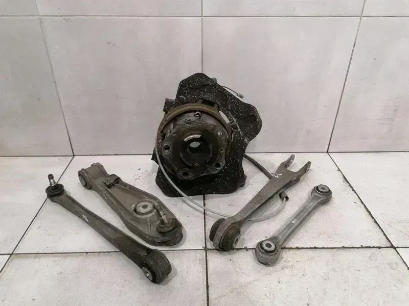 Porsche 911 (996) Porsche 911 996 Left Rear Hub Set 99633111106 Wheel Bearing Housing Rear Left Body type: Coupe
Fuel: Petrol