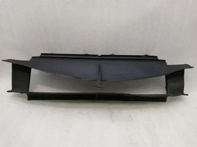 Porsche 911 (996) Porsche 911 997 Front Center Air Guide 99757514101 Front Center Radiator Grille Body type: Coupe
Fuel: Petrol