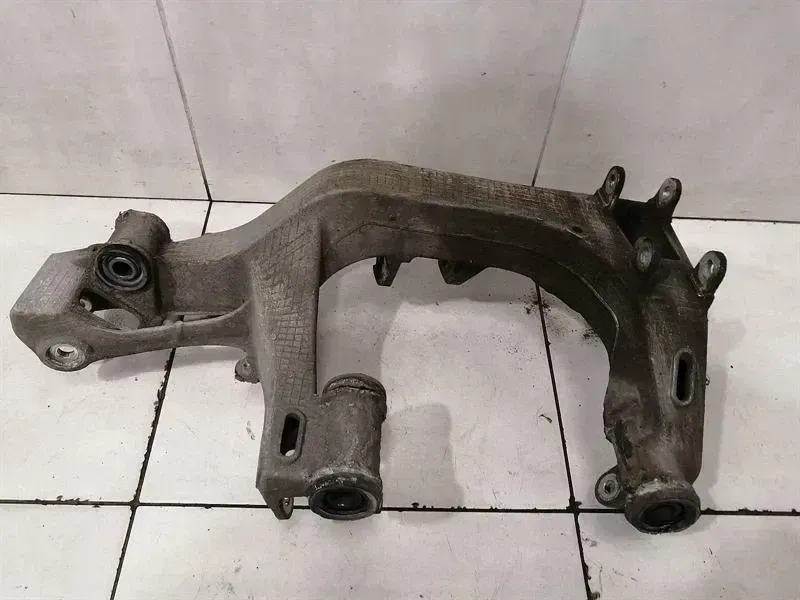 Porsche 911 (996) Porsche 911 997 subframe rear left 99733115103 axle frame rear axle Li Body type: Coupe
Fuel: Petrol
