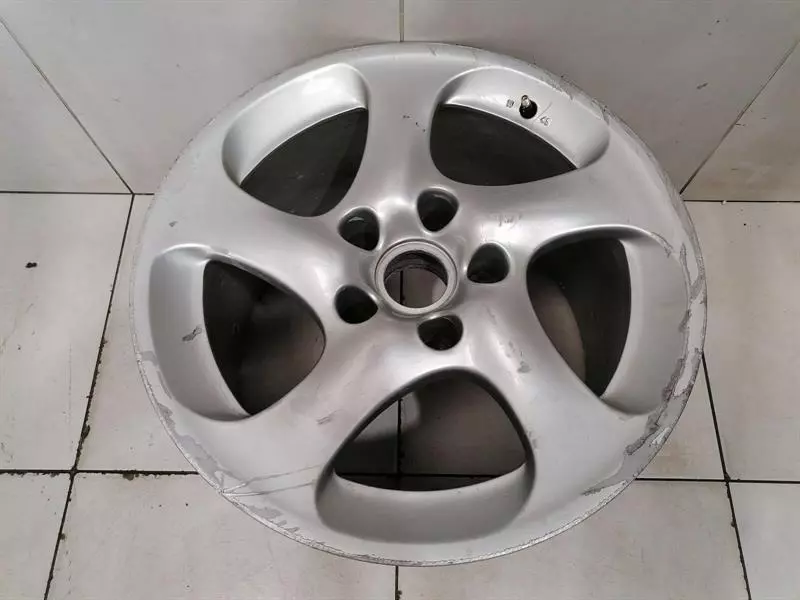 Porsche 911 (996) Porsche 911 996 Alloy Wheel 99636214201 Alloy Wheel Turbo C4S Rear 11J x 18 ET45 Body type: Coupe
Fuel: Petrol