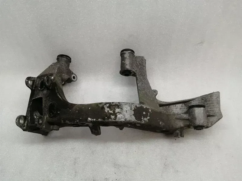 Porsche 911 (996) Porsche 911 996 Subframe Rear Left 99633115500 Axle Frame Rear Axle Left Body type: Coupe
Fuel: Petrol