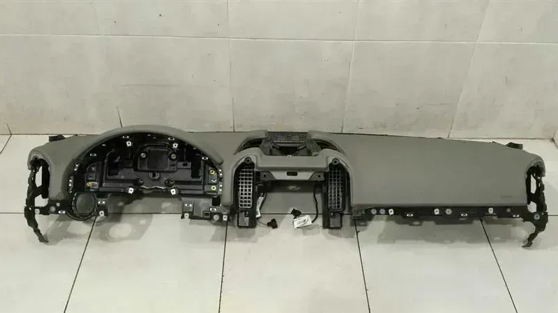 Porsche Cayenne Porsche Cayenne 958 92a Dashboard 955200300 Dashboard Body type: SUV
Fuel: Petrol