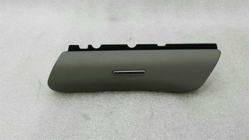 Porsche Cayenne Porsche Cayenne 958 92A Left Rear Door Ashtray 7P5857951 Ashtray Body type: SUV
Fuel: Petrol
