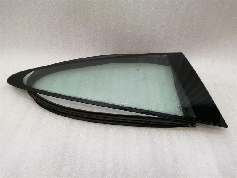 Porsche 911 (996) Porsche 911 997 right rear quarter glass 99754311200 door window 1/4 rear right Body type: Coupe
Fuel: Petrol