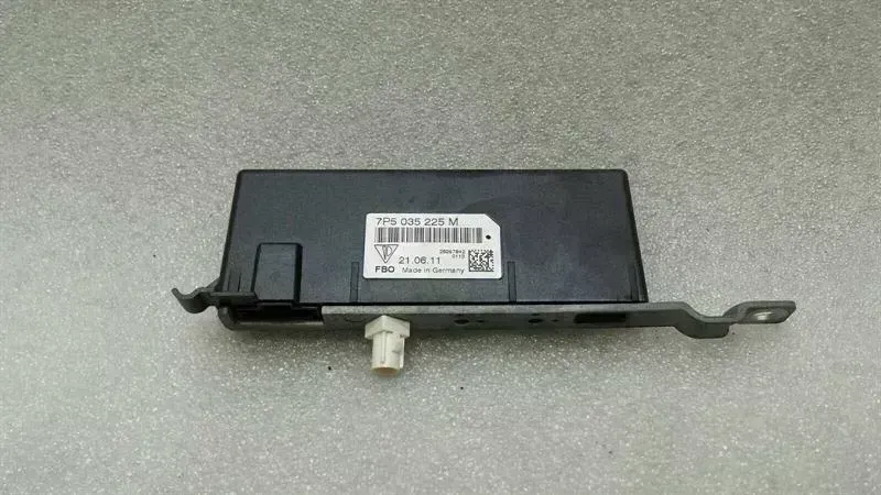 Porsche Cayenne Porsche Cayenne 958 92A Aerial / Antenna 7P5035225M Antenna Body type: SUV
Fuel: Petrol