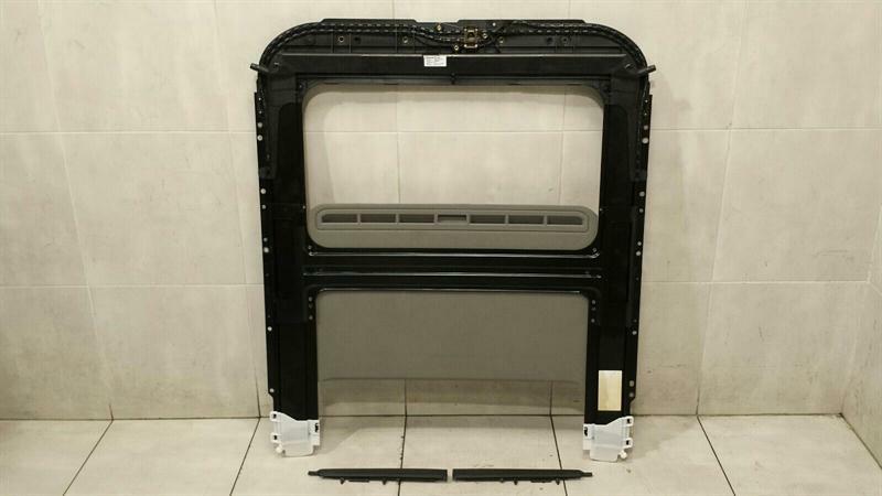 Porsche Cayenne PORSCHE CAYENNE 958 92A SUNROOF 7P5877021 SLIDING SUNROOF FRAME MECHANISM Body type: SUV
Fuel: Petrol