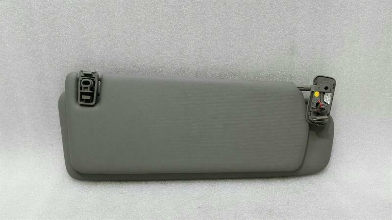 Porsche Cayenne Porsche Cayenne 958 92A right sun visor 7P5857552 sun visor visor right Body type: SUV
Fuel: Petrol