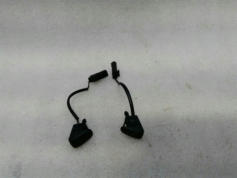 Porsche 911 (997) Porsche 911 GT3 Washer Nozzle 99762807700 Washer Water Nozzle Set Body type: Coupe
Fuel: Petrol