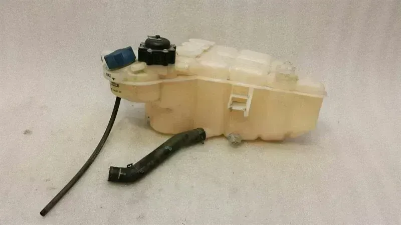 Porsche 911 (997) Porsche 911 GT3 Expansion Tank 99610605703 Expansion Tank Coolant 3.6i Body type: Coupe
Fuel: Petrol