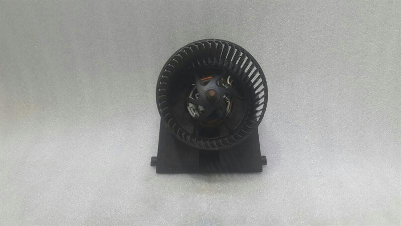Porsche 911 (997) Porsche 911 997 Heater Blower 99662410702 Engine Heater Blower Body type: Coupe
Fuel: Petrol