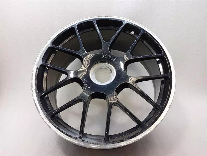 Porsche 911 (997) Porsche 911 997 Alloy Wheel 99736415706 Alloy Rim RS SPYDER Turbo Center Locking Body type: Coupe
Fuel: Petrol
