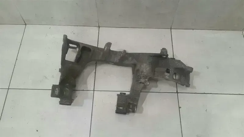 Porsche 911 (997) Porsche 911 997 Left Subframe Rear 99733115104 Rear Axle Left Body type: Coupe
Fuel: Petrol