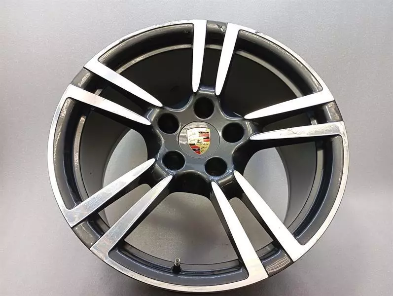 Porsche 911 (997) Porsche 911 997 Alloy Wheel 99736216302 alloy rim ET51 11J X19 Body type: Coupe
Fuel: Petrol