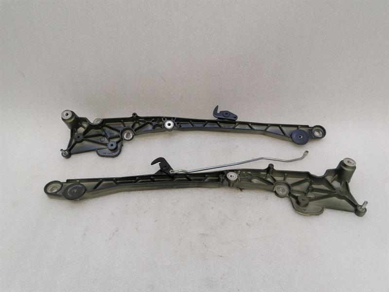 Porsche 911 (997) Porsche 911 997 Convertible Hinge Set 99756168000 Convertible Roof Hinge Set Body type: Coupe
Fuel: Petrol