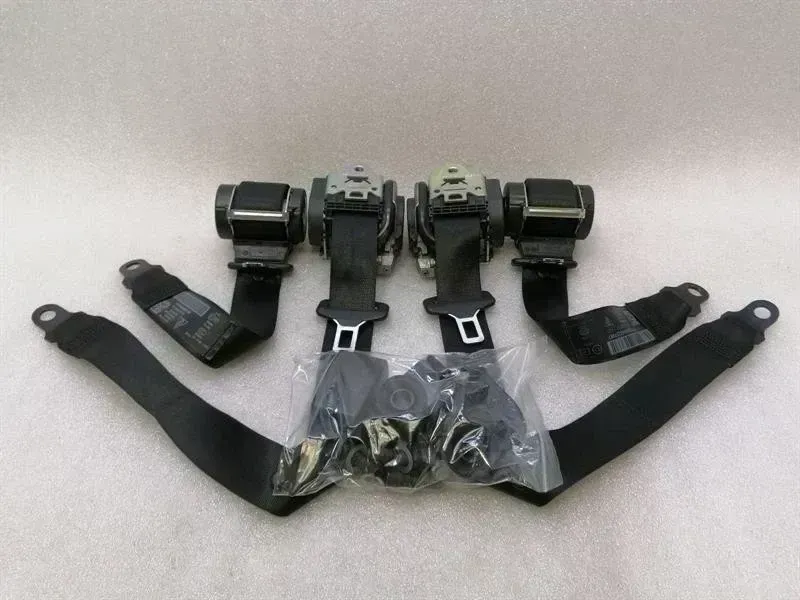Porsche 911 (997) Porsche 911 997 convertible seat belt set 99780303303 seat belt belt set Body type: Convertible
Fuel: Petrol
