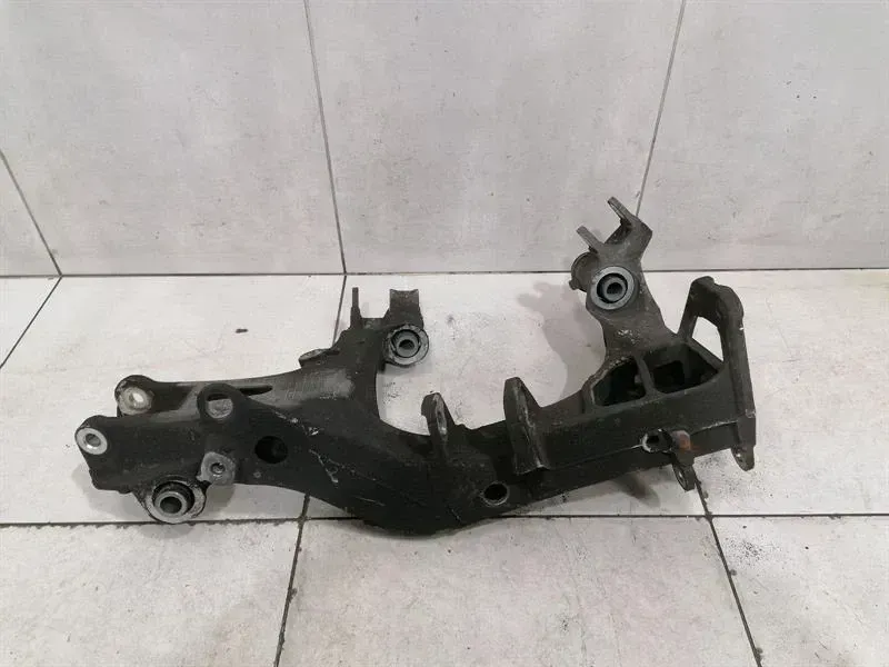 Porsche 911 (997) Porsche 911 997 subframe rear 99733115104 left turbo axle frame rear axle Body type: Convertible
Fuel: Petrol