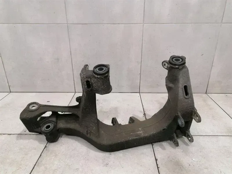 Porsche 911 (997) Porsche 911 997 turbo subframe rear right 99733115204 axle frame rear axle Body type: Convertible
Fuel: Petrol
